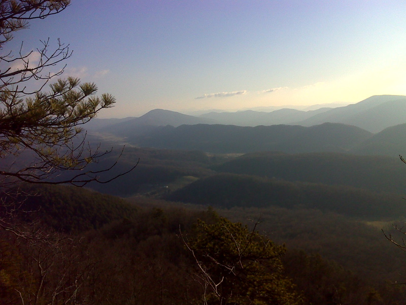 mm 2.5 View NE from Dragons Tooth. McAfee Knob is left of
center. In distant haze right of McAfee are the Peaks of Otter.  Courtesy
pjwetzel@gmail.com