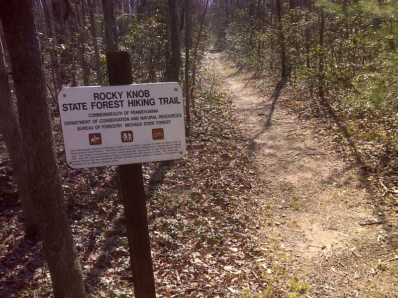 mm 11.0 A more recent (2012) picture of the Rocky Knob trail with a new sign.  GPS N39.9772 W77.4386  Courtesy pjwetzel@gmail.com