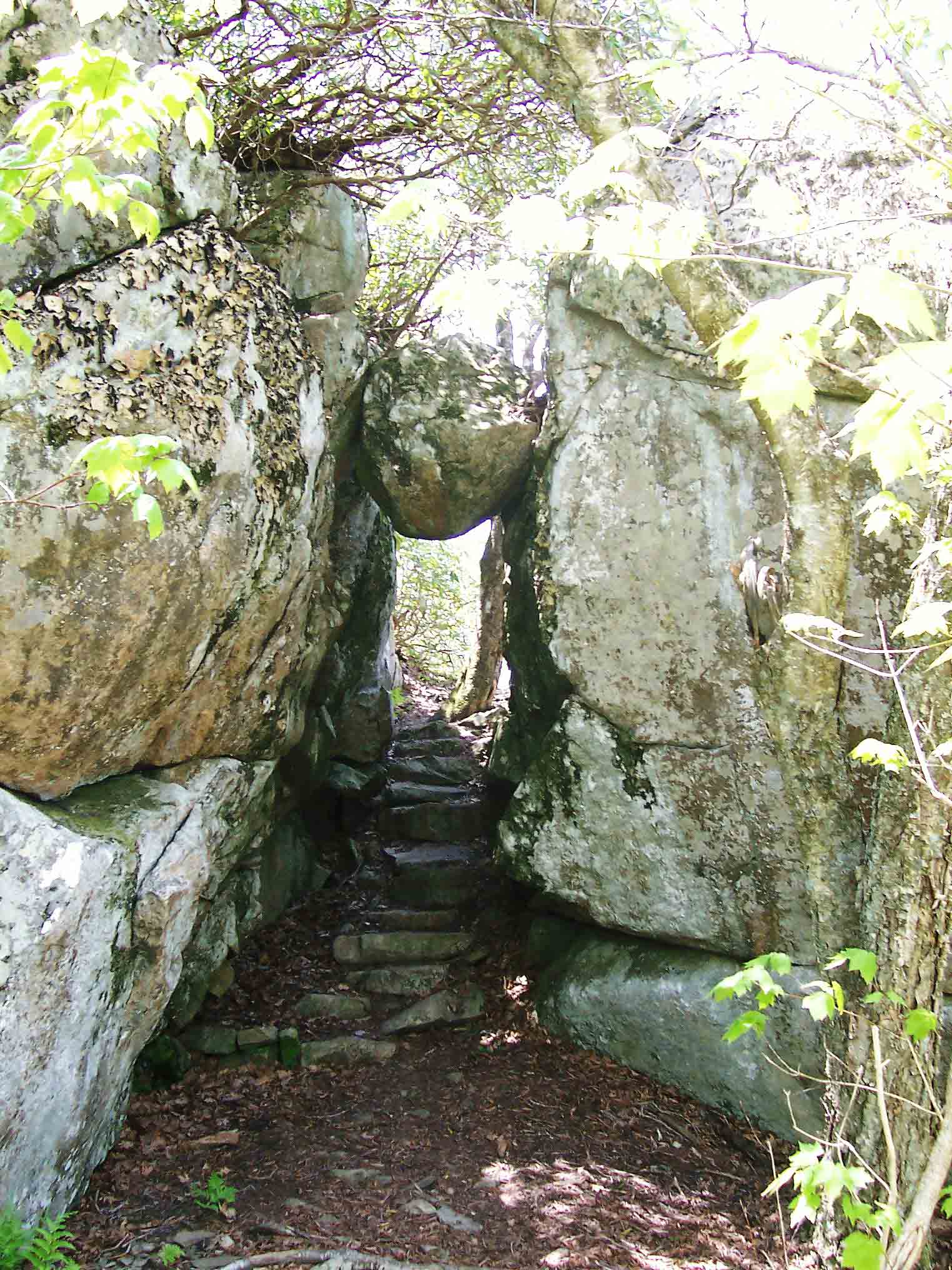 mm 5.6 - The Guillotine on north side of Apple Orchard Mt.  Courtesy dlcul@conncoll.edu