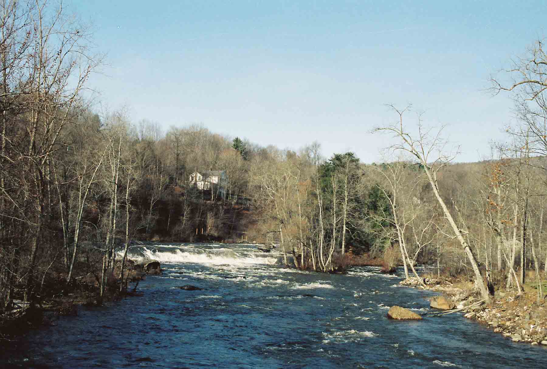 mm 8.2 - The Housatonic River near the Great Falls. Picture taken from the Iron Bridge. Courtesy dlcul@conncoll.edu