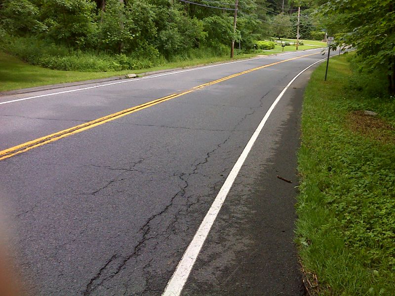 mm 0.0  Short road walk on CT 41 in Salisbury. GPS 41.9936 W 73.4265  Courtesy pjwetzel@gmail.com