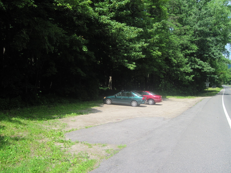 Parking area on US 7 near the intersection of CT 4 on the west side of the Housatonic River. Overnight Parking is permitted here. This is actually the trail head for the section of the Mohawk Trail that leads over Breadloaf Mountain to the AT. However it is also the best parking for accessing the AT at mm 11.3 (Old Sharon Road) and mm 11.5 (AT crossing of CT 4). These points are 0.5 - 0.7 miles from the parking area.   Courtesy dlcul@conncoll.edu