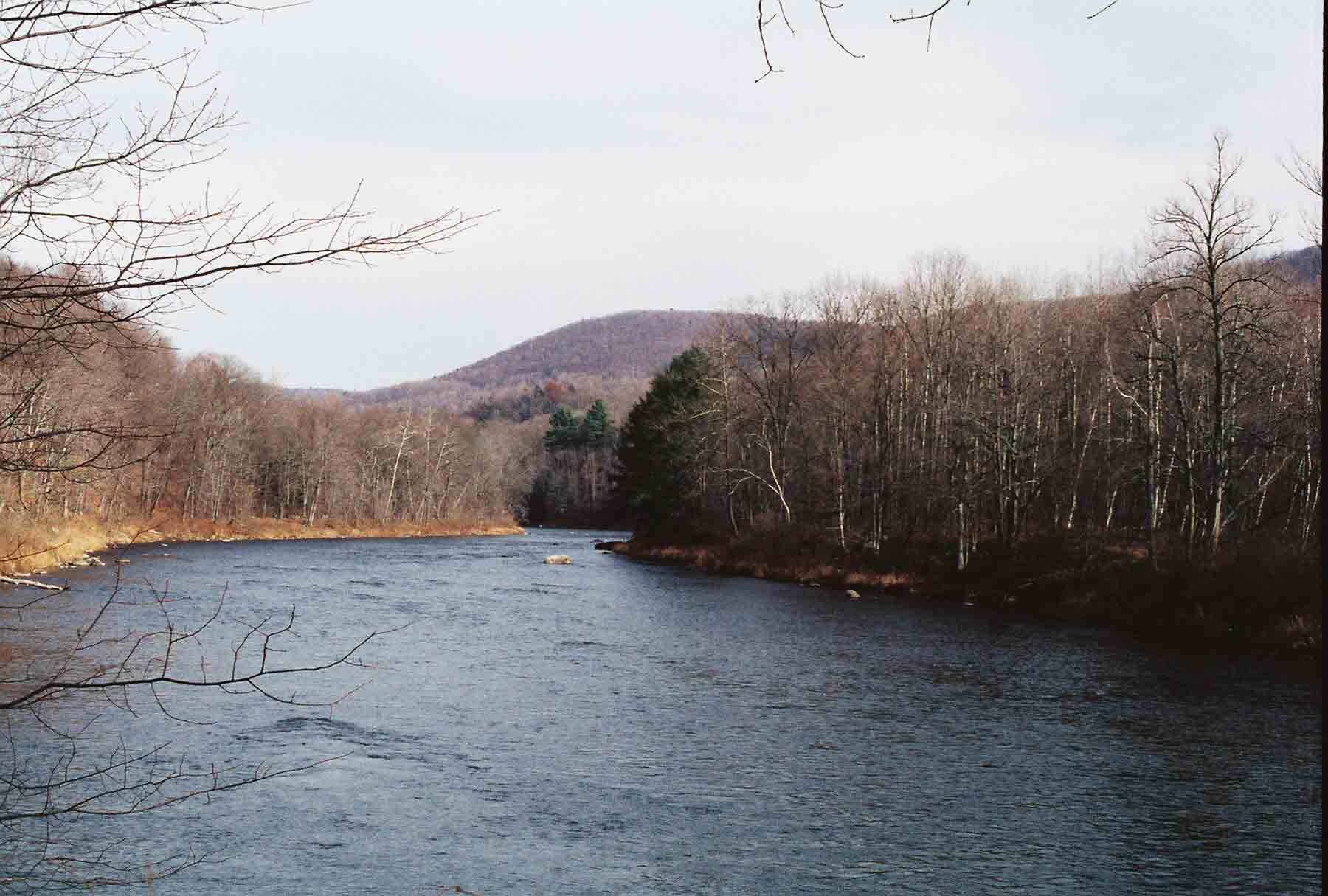 Another view of the Housatonic River from the "River Walk" section of the AT.  Courtesy dlcul@conncoll.edu