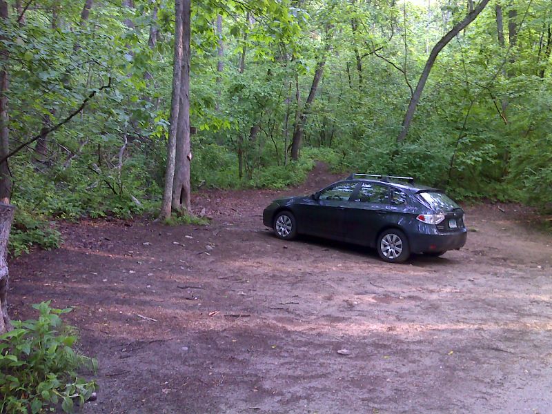 mm 6.4 Parking at base of St. Johns Ledges.  Here the southbound trail leaves River Road and begins the climb to the ledges.  GPS N41.7577 W73.4506  Courtesy pjwetzel@gmail.com