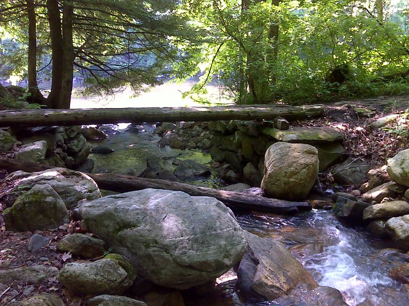 mm 3.7  Footbridge across Stony Creek.  Designated campsites are nearby.  The Housatonic River can be seen n the background. GPS 41.7836 W 73.4137   Courtesy pjwetzel@gmail.com