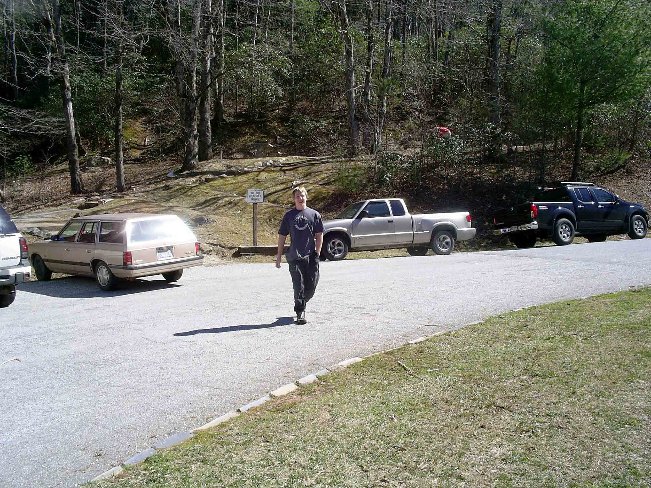 mm 8.8 - Bodyguard at Dick's Creek Gap parking lot, GA(US 76). Courtesy skidsteer @ alltel.net