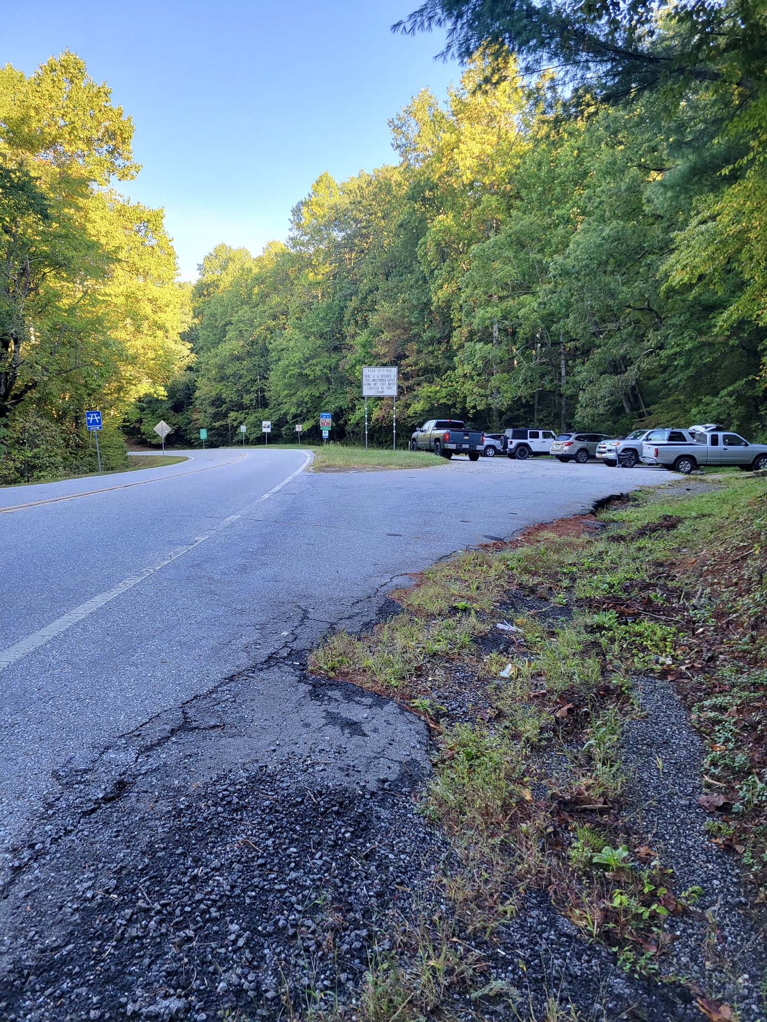 mm 0.0 Dicks Creek Gap Parking driving North on GA (US 76). See section 11 for Northbound and Southbound trailhead photos  Courtesy cabincellars@yahoo.com