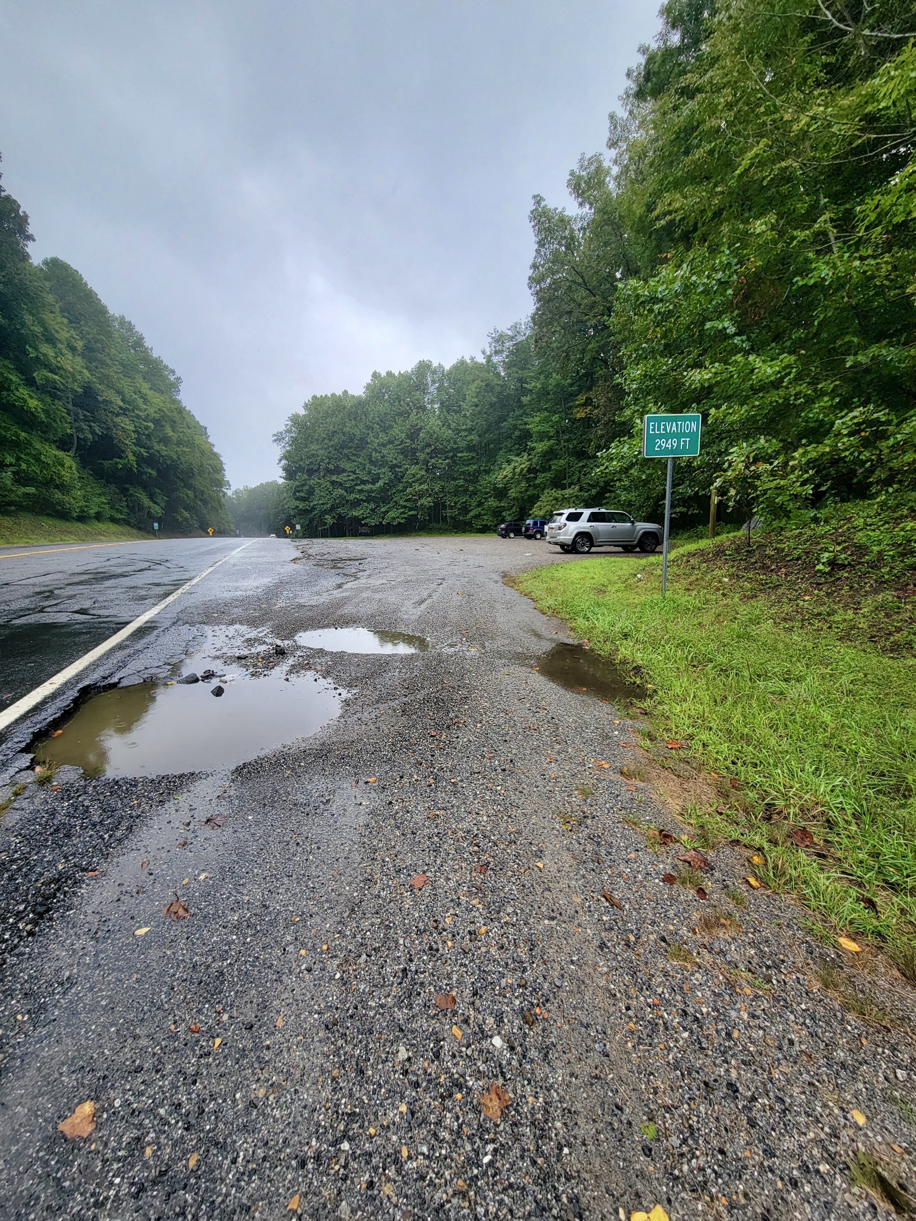 mm 0.0 Huge parking area at Unicoi Gap.  Courtesy cabincellars@yahoo.com