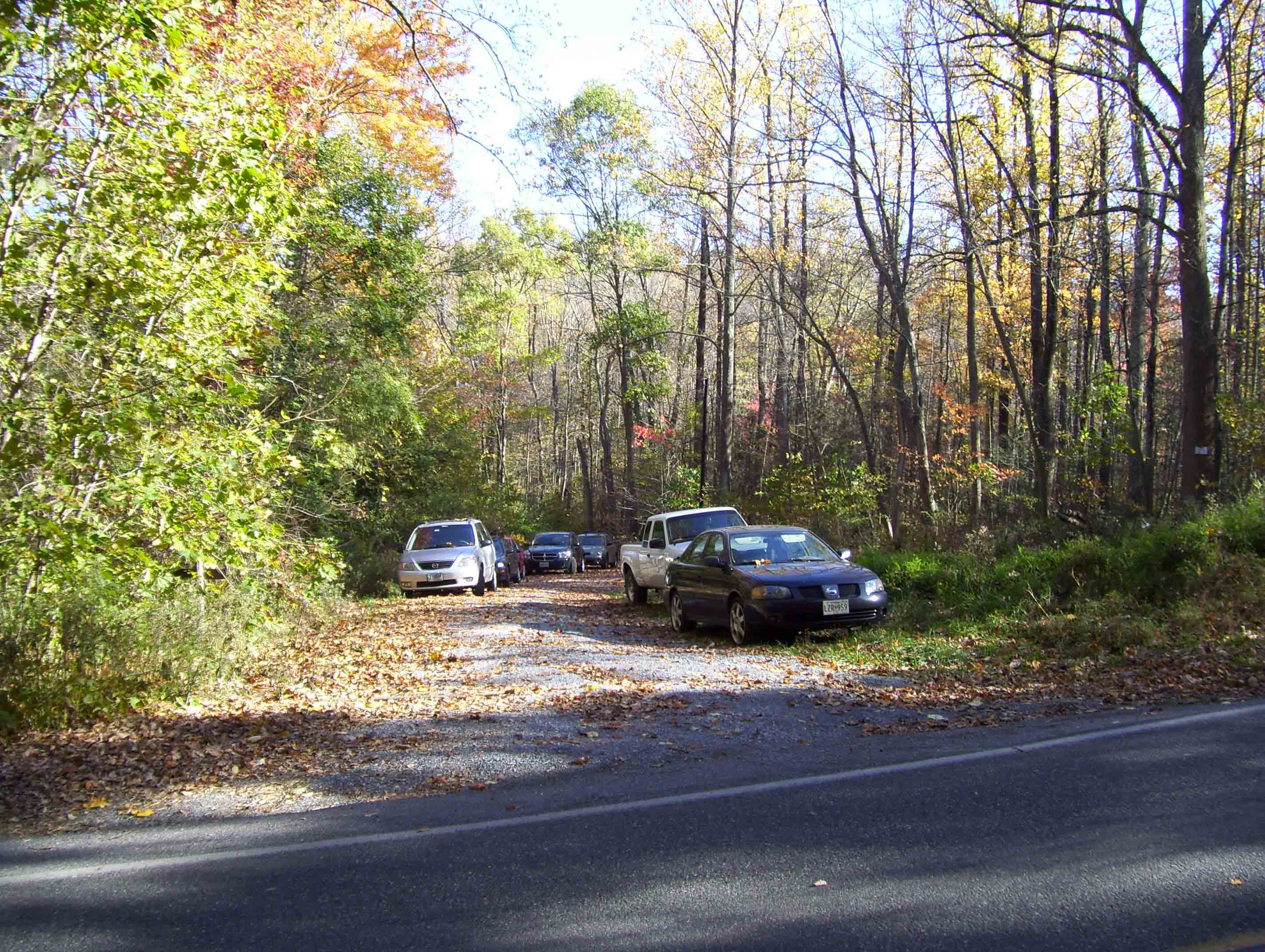 mm 4.1 - Gravel driveway that provides parking on Wolfsville Road (MD 17). This is about 0.1 miles southeast of the actual trail crossing. A blue-blazed trail parallels the highway back to the AT.  Courtesy dlcul@conncoll.edu