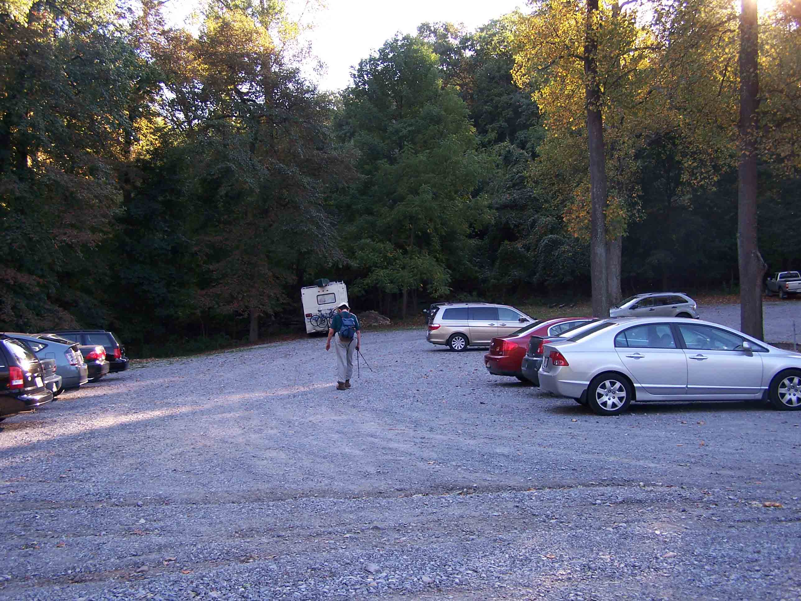 mm 0.0 - Parking lot for Old South Mountain Inn. Ask permission before parking here. Courtesy at@rohland.org
