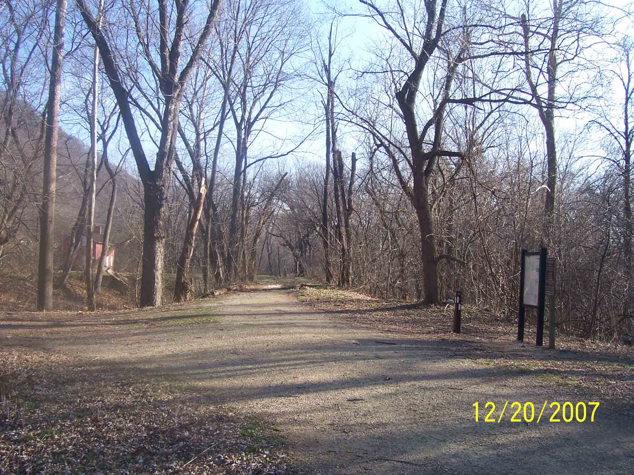 mm 0.5 - View of C&O canal path converging with AT.  Courtesy at_md_rob@yahoo.com
