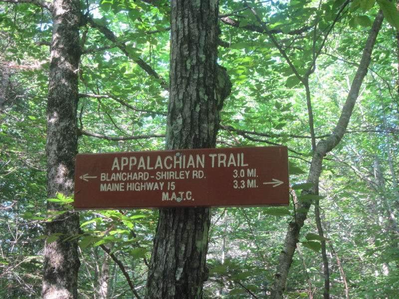 mm 3.3  Trail sign at the junction of the AT and the blue-blazed access trail from Pleasant St.  Courtesy dlcul@conncoll.edu