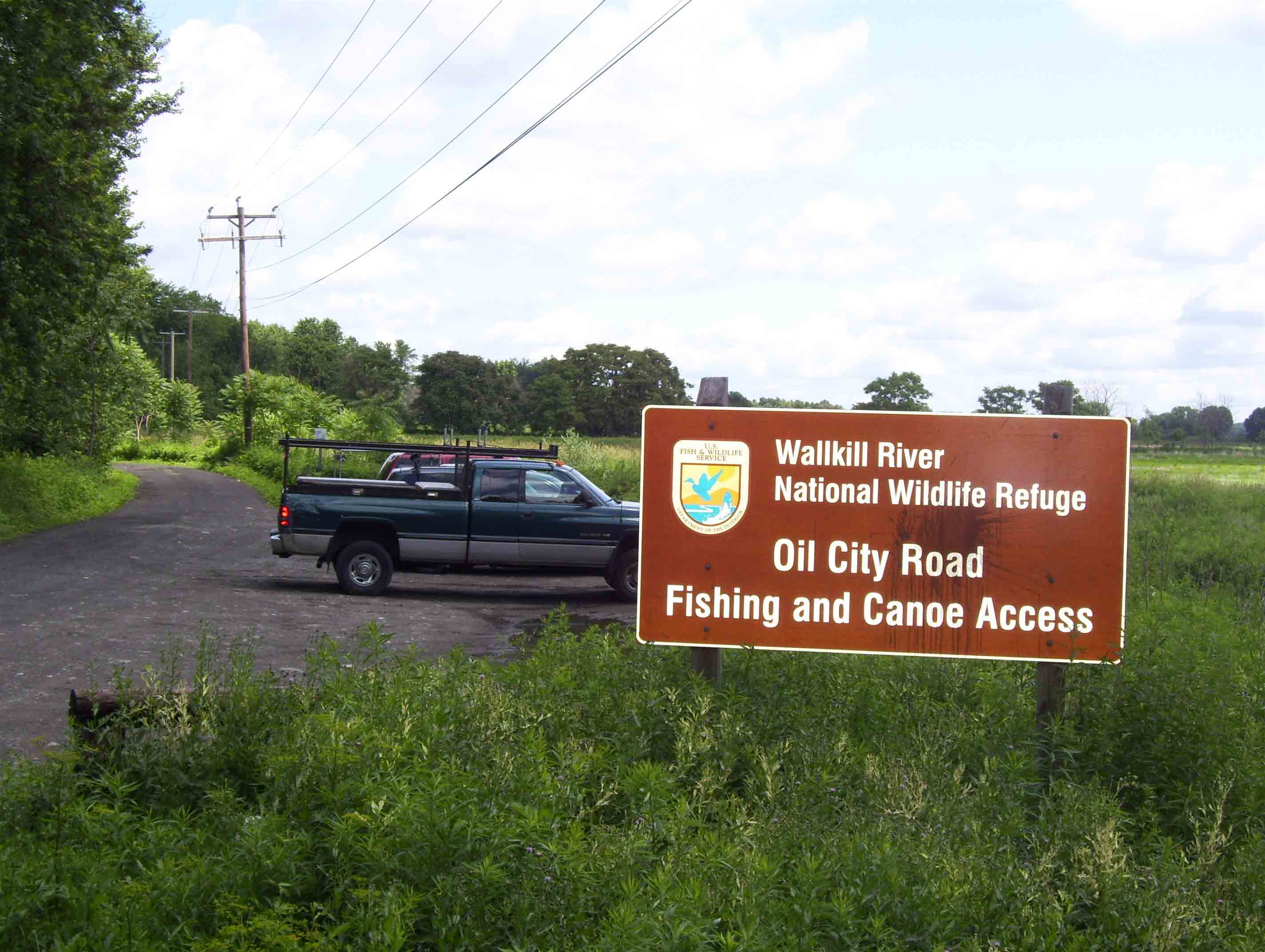 mm 9.0  Parking area for fishing and canoeing on the Walkill River. Use by hikers is presumably also allowed.  Courtesy dlcul@conncoll.edu