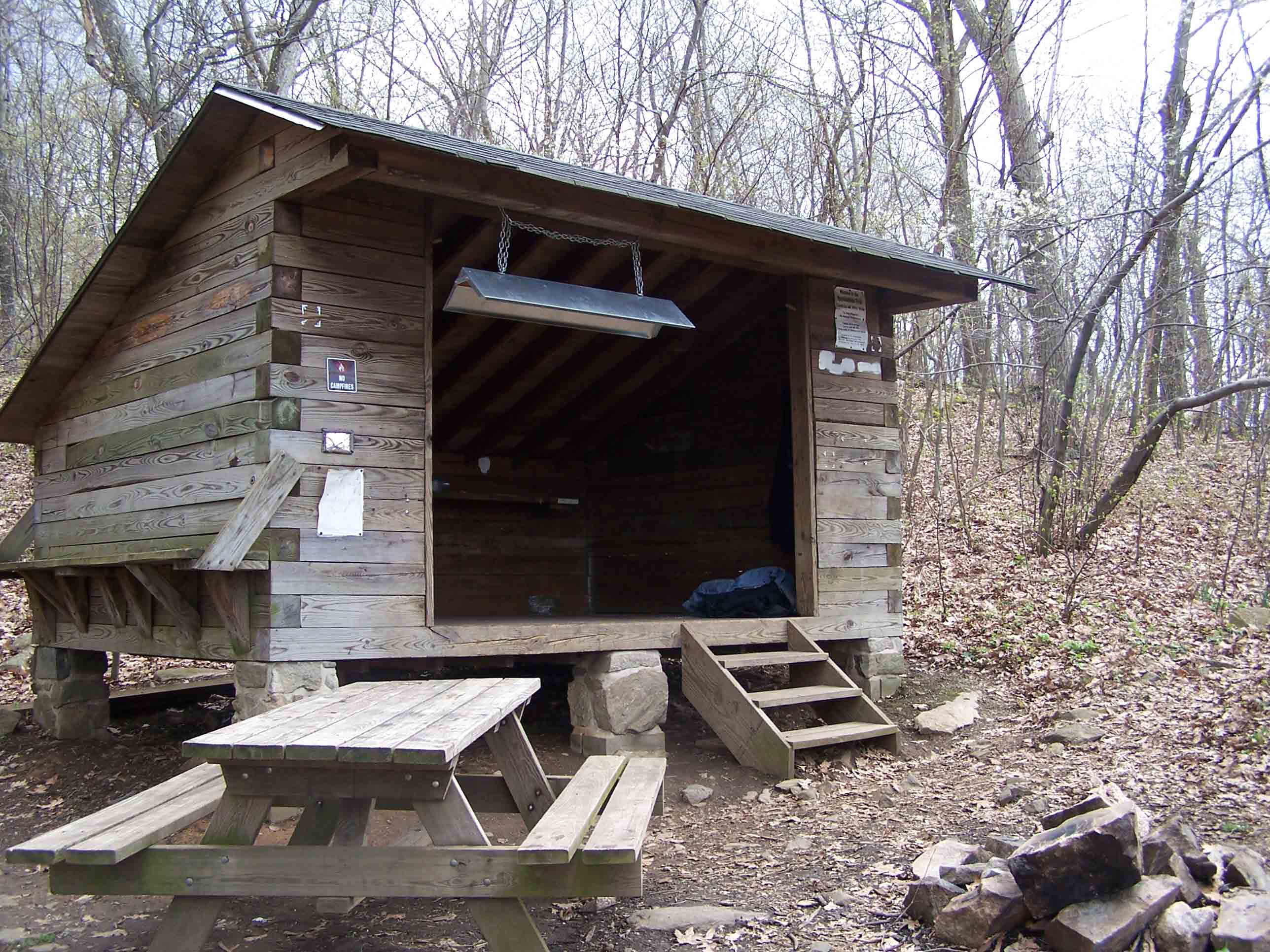 mm 6.5 - Pochuck Mountain shelter which is 0.1 mile from the AT - 4/29/07. Courtesy at@rohland.org