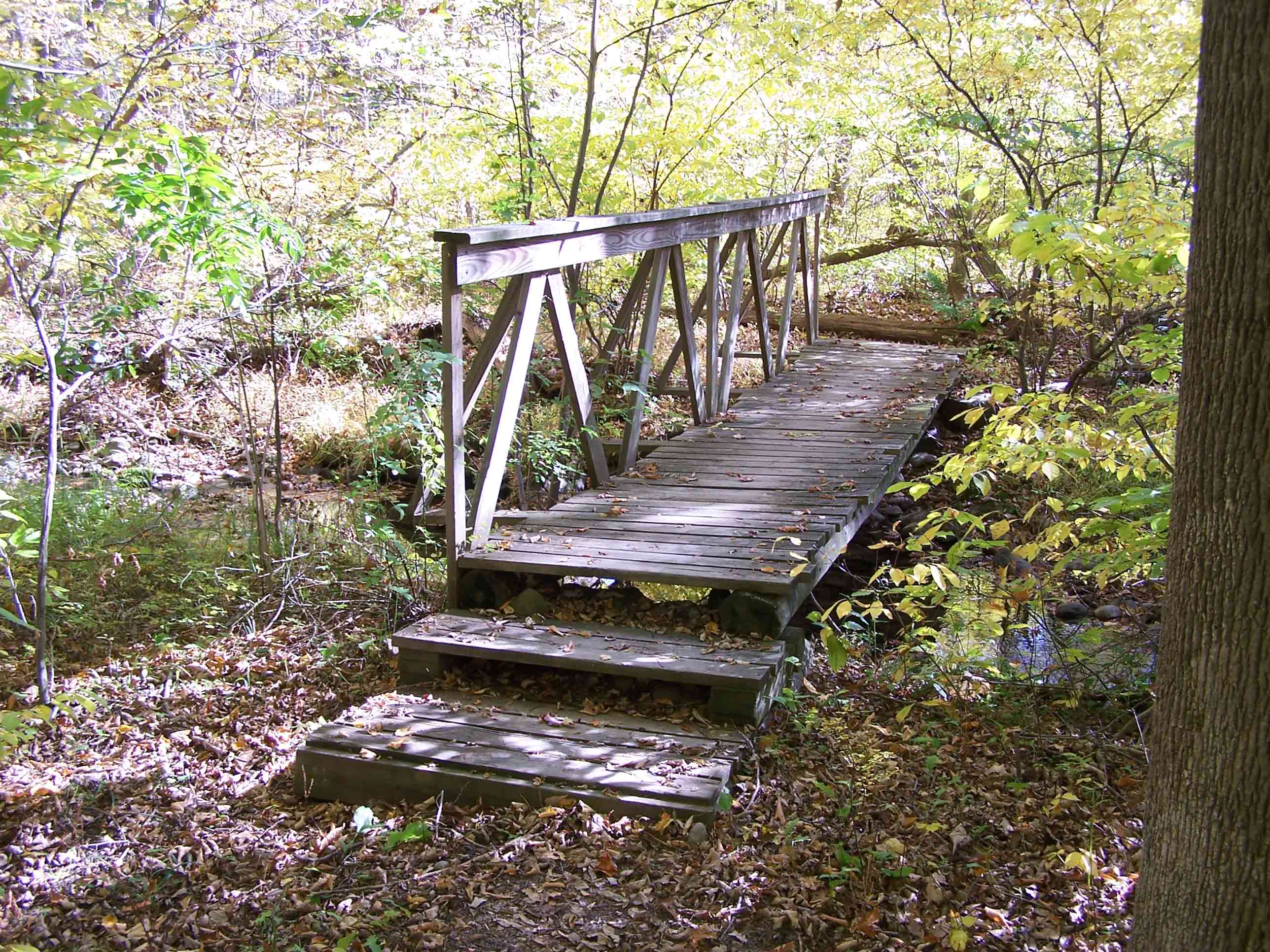 mm 4.1 - Wooden bridges over stream. Courtesy at@rohland.org