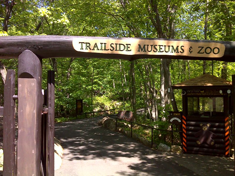 mm 0.2 Entrance to the Trailside Zoo through which the trail passes.  This route is only open from ten AM to four thirty PM.  At other times walk along the sign of the highway. GPS  N41.3163 W73.9883  Courtesy pjwetzel@gmail.com