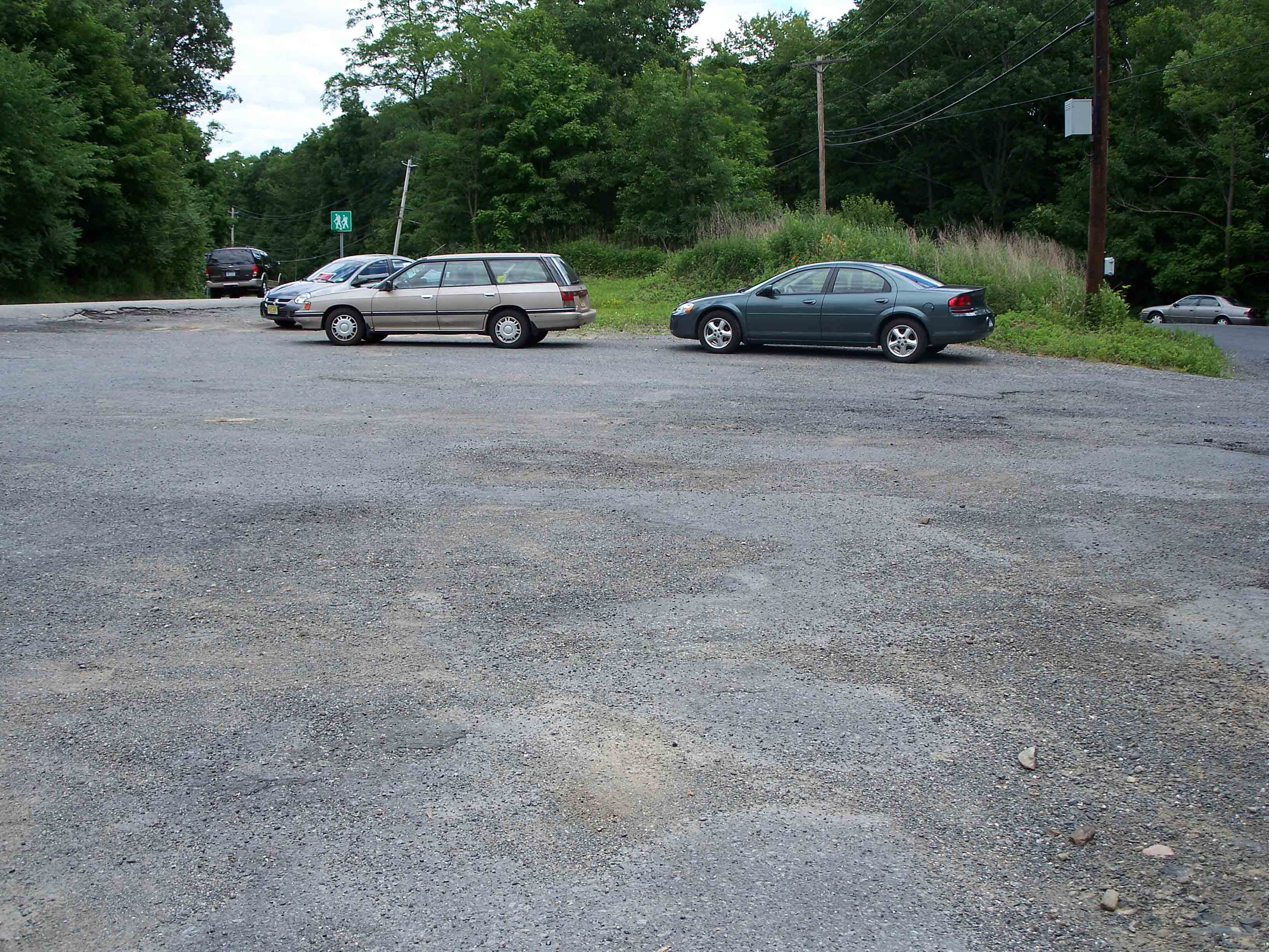 mm 0.0 - Parking is available on the paved strip of the old highway (Continental Rd) around which the improved NY 17A is built.   Courtesy froto
