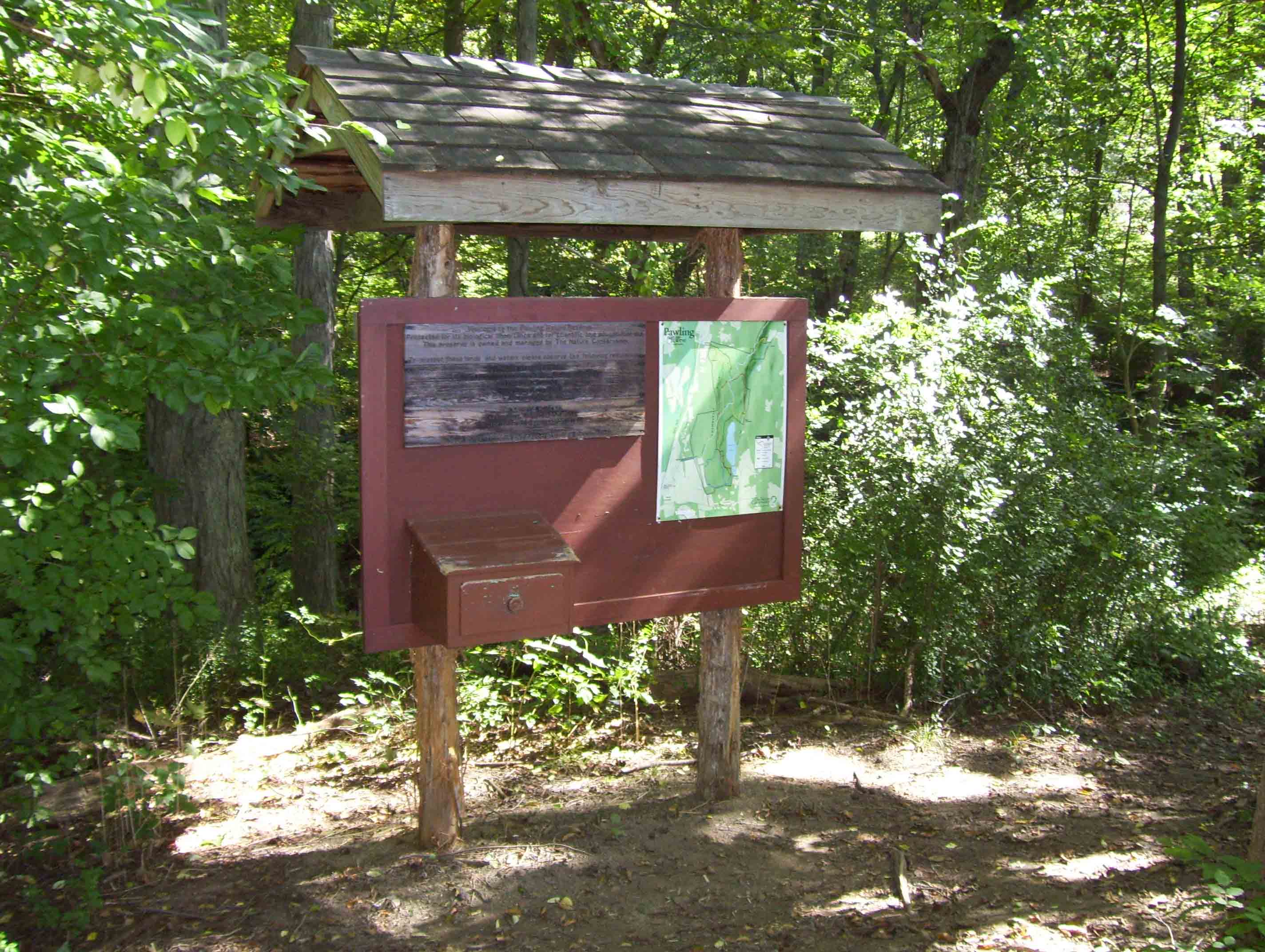 mm 6.0  Signboard at junction with the Pawling Nature Reserve Blue Trail. This is an old route of the AT that descends 0.3 miles to reach Old NY 22 (Hurds Corner Road).  Courtesy dlcul@conncoll.edu