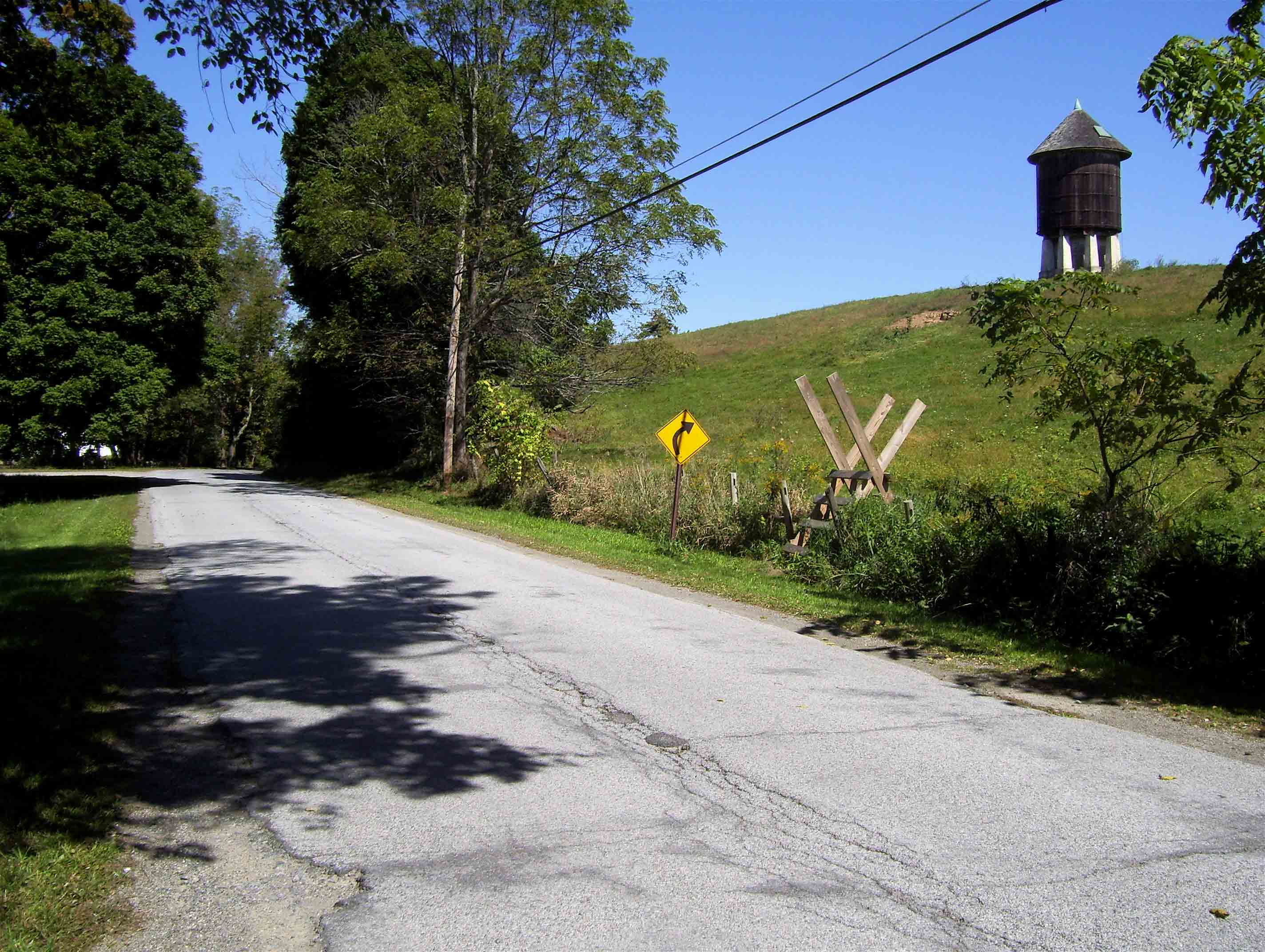 mm 6.7  Trail crossing of Hurds Corner Road (Old NY 22). Some roadside parking is here but better parking is about 0.3 miles south.  Courtesy dlcul@conncoll.edu