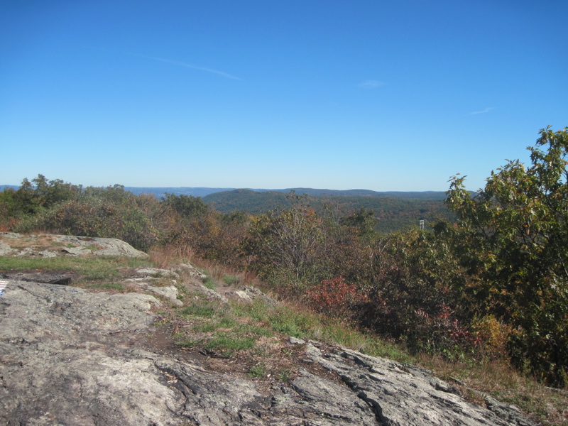 mm 3.1  View to the north along the summit ledge of Shenandoah Mt.  Courtesy dlcul@conncoll.edu