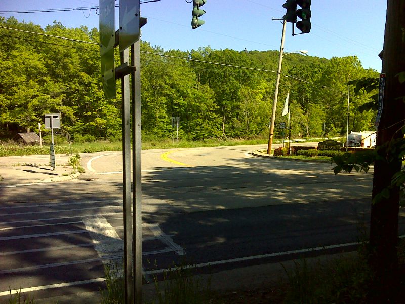 mm 5.0 AT crossing at the intersection of US 9 and NY 403. GPS N41.3505 W73.9258     Courtesy pjwetzel@gmail.com