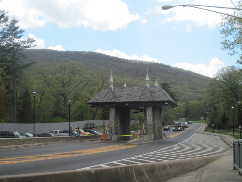 mm 5.8  Tollbooth at west end of Bear Mountain Bridge. The official route of the trail follows the walkway straight ahead, crosses the road at the crosswalk visible in the picture, then goes left and passes through the parking lot to reach the service entrance to the Trailside Zoo.  Courtesy dlcul@conncoll.edu