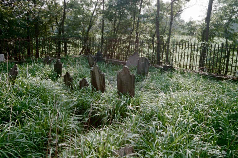 Chambers Family Graveyard. Courtesy at@rohland.org