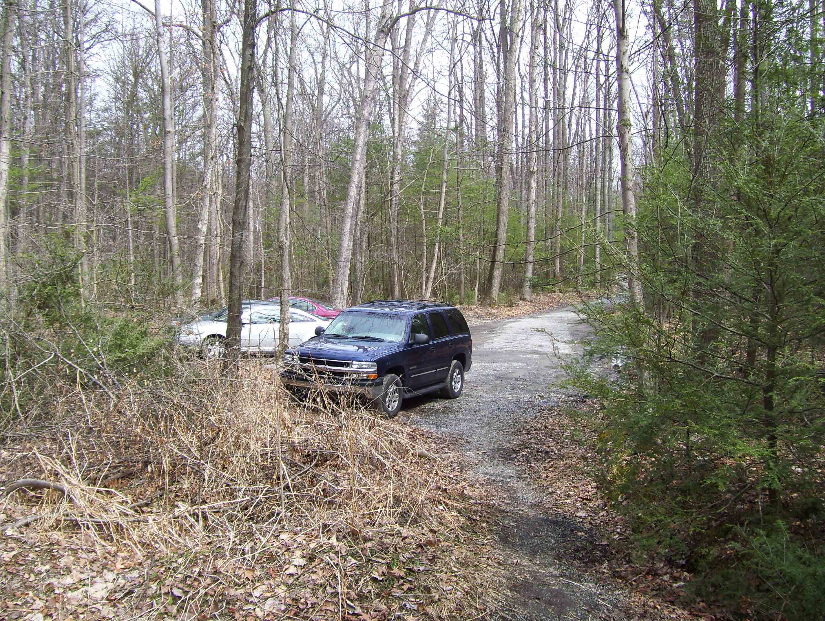 mm 1.3  Parking at end of Old Shippensburg Road.  From here it is only a few feet to the AT at the northern crossing of Toms Run and also the northern terminus of the Sunset Rocks Trail.  Courtesy dlcul@conncoll.edu