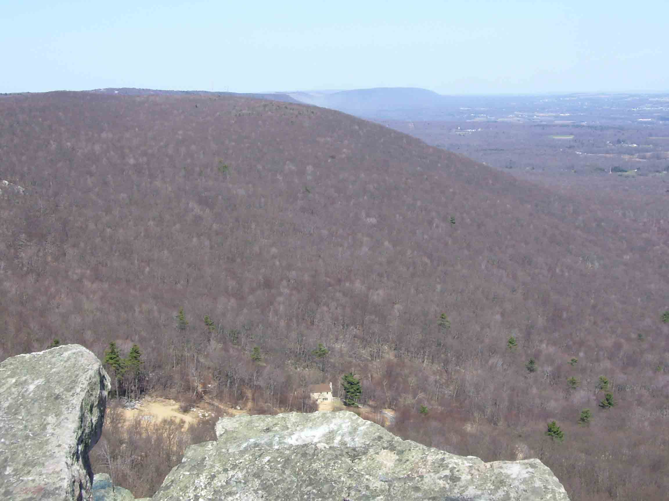 mm 8.0 - View to east from Bake Oven Knob. This shows some of the ridge which the trail follows east (trail north). Courtesy dlcul@conncoll.edu