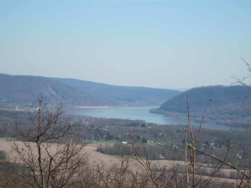 Looking south towards Harrisburg and Dauphin Gap from the
viewpoint a mm 14.2.  The river is the Susquehanna.    Courtesy
dlcul@conncoll.edu