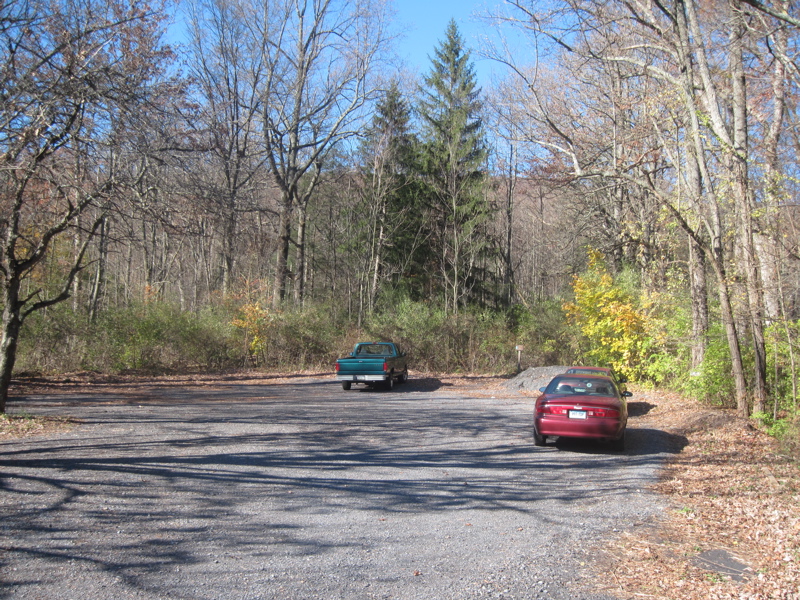 mm 5.7  Parking area at the southern terminus of the blue-blazed Victoria Trail on PA 325.  The White Tail Trail branches right off the Victoria Trail in 0.6 miles leading to the AT at Mile 5.1.  Courtesy dlcul@conncoll.edu