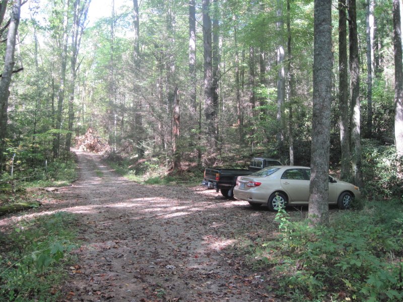 mm 18.7  Parking area on Log Cabin Drive.  Courtesy dlcul@conncoll.edu