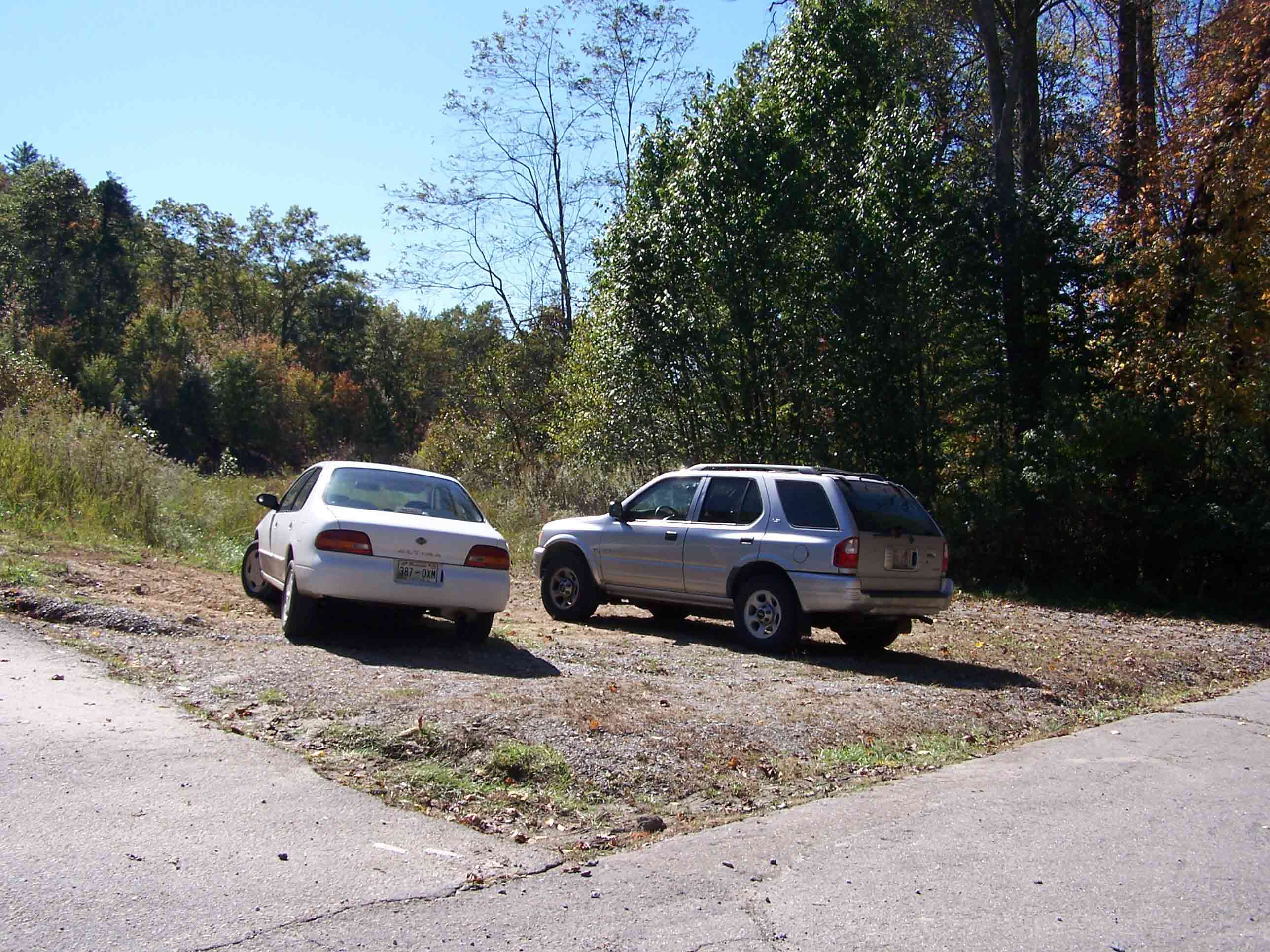 mm 8.8 - Parking at Tanyard Gap. Courtesy at@rohland.org