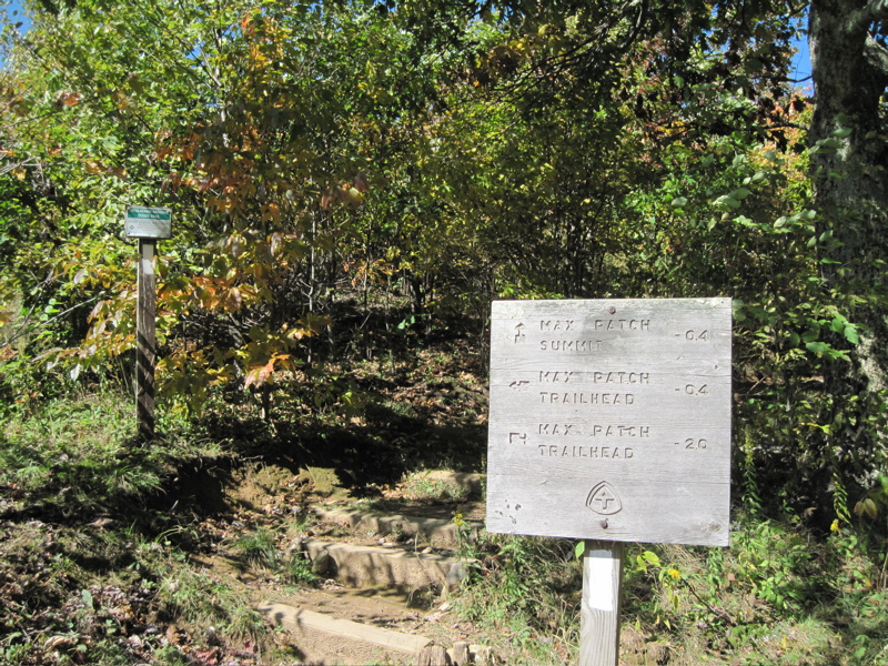 mm 20.2 Trail sign for northbound trail on the west side of Max Patch. At this point the trail crosses a gravel road. Courtesy dlcul@conncoll.edu