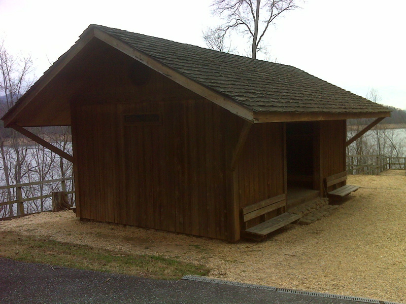 mm 0.7  Fontana Dam shelter, AKA Fontana Hilton. Running water and restrooms are nearby and showers are available at the Visitor Center. Located on a paved 100 yard long side trail. GPS  N35.4485 W83.7941    Courtesy pjwetzel@gmail.com