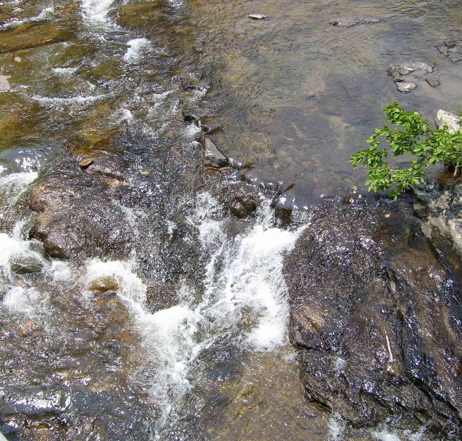 mm 0.0 - Small cascade on Jennings Creek as seen from the Panther Ford Bridge on VA 614.  Courtesy dlcul@conncoll.edu