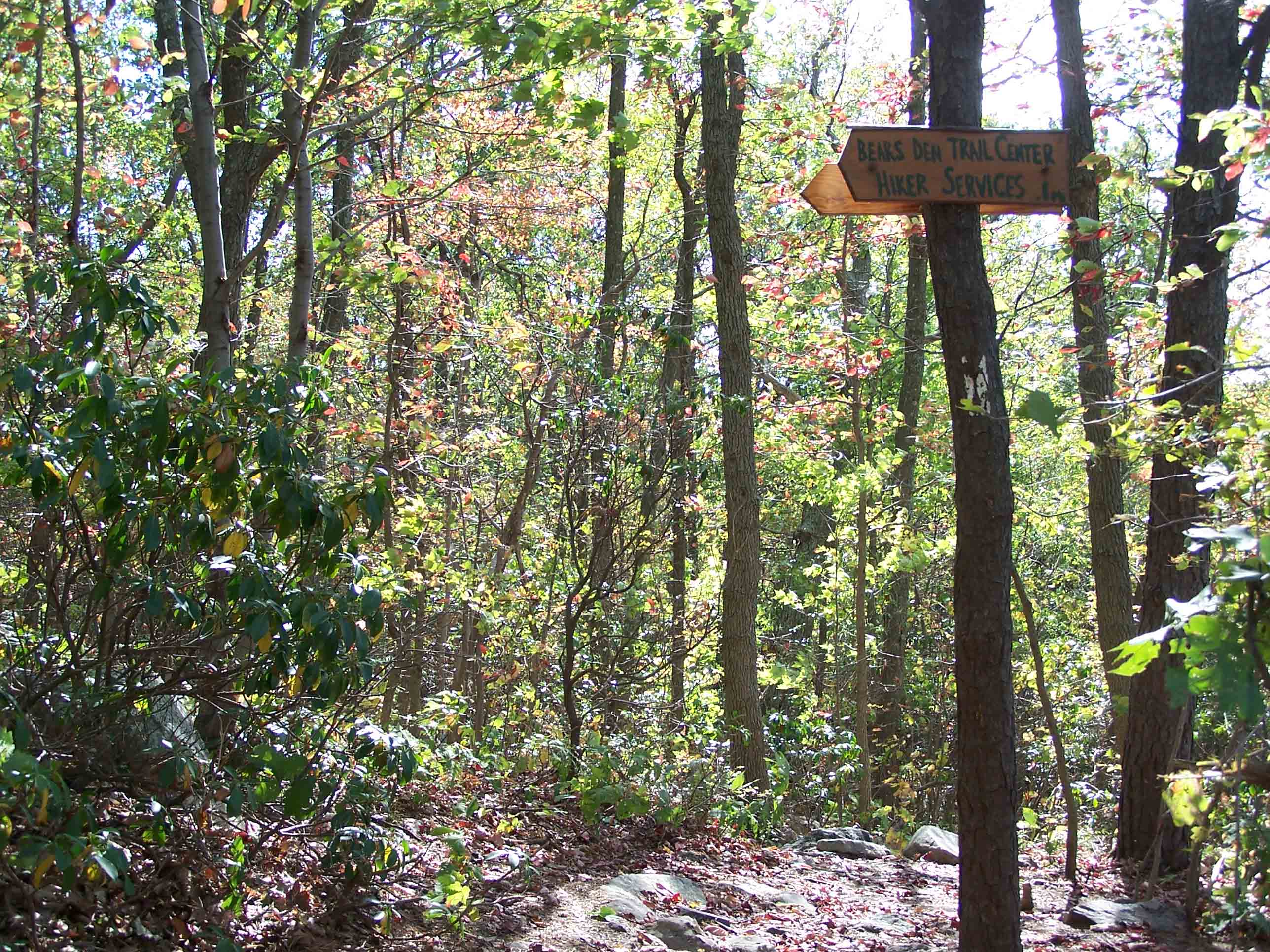 mm 0.6 - Sign for trail to Bears Den Hostel. Courtesy at@rohland.org