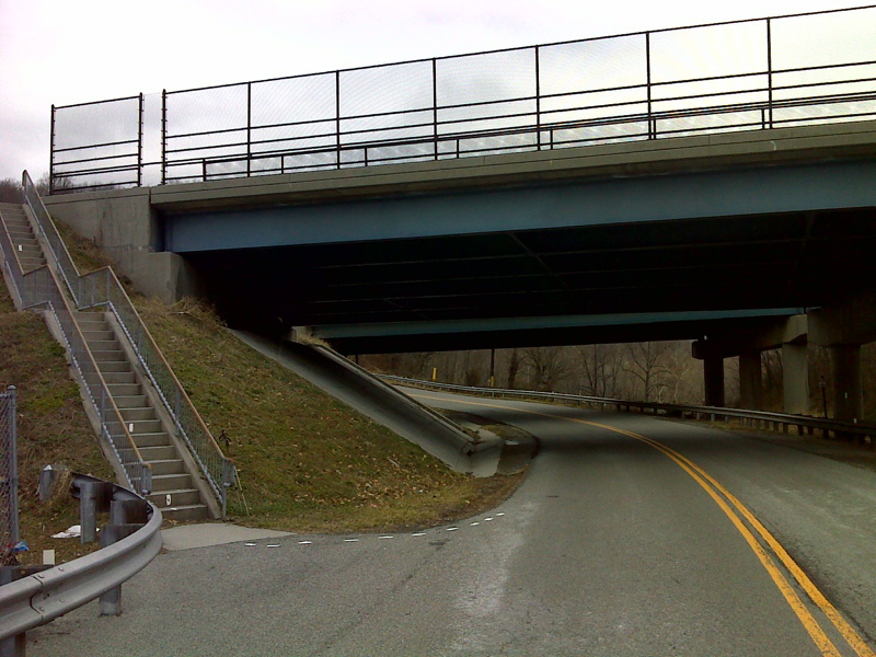 mm 18.8 US 460 underpass on Celanese Plant access road. AT
southbound climbs steps and then crosses New River on dedicated pedestrian
walkway.  Courtesy pjwetzel@gmail.com