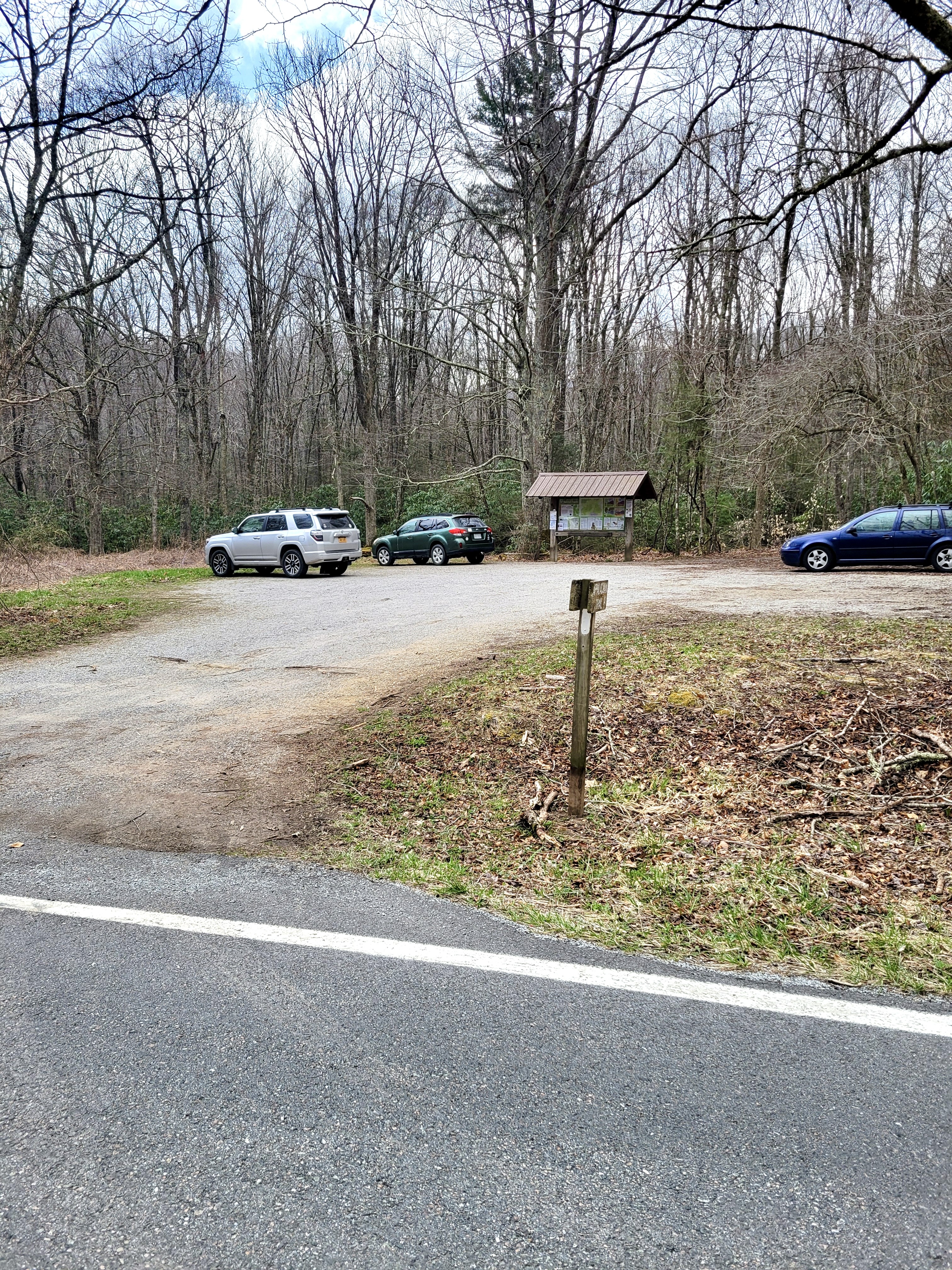 mm 0.0 Large parking area at AT crossing of VA 603. The trail passes right through it. Zoom in to see AT marker behind Kiosk  Courtesy cabincellars@yahoo.com