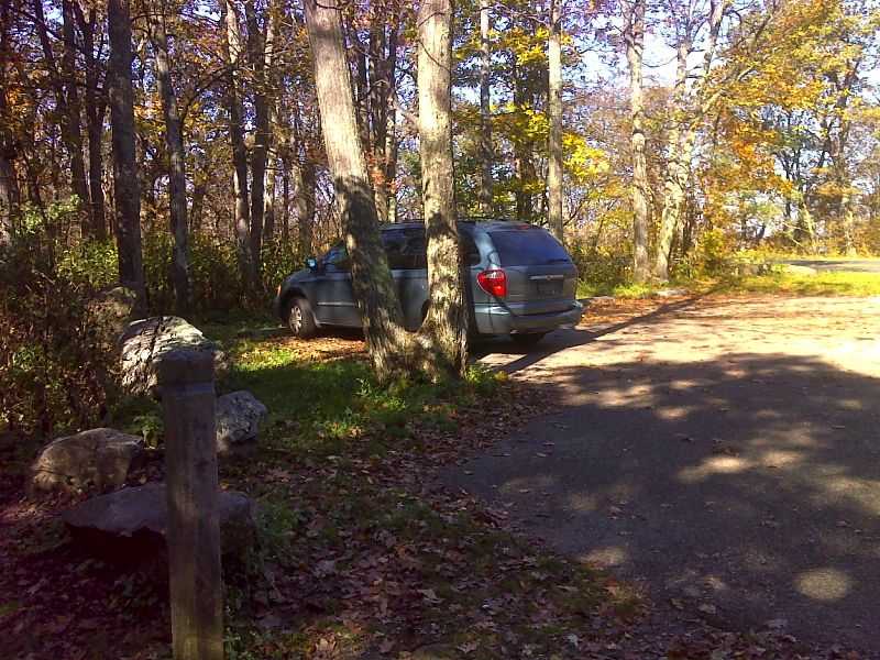 mm 11.5 Parking at crossing of Skyline Drive (MP 15.9) between North and South Marshall peaks. GPS N38.7749 W78.2108  Courtesy pjwetzel@gmail.com