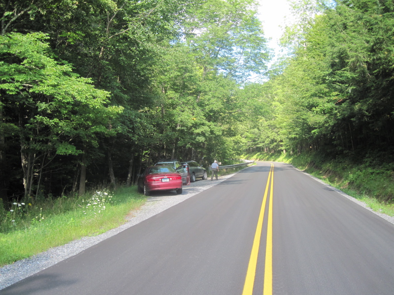 mm 8.9  Pomfret-South Pomfret Road at the trail crossing.  Notice parking pull-off on left (west) side of road.   Courtesy dlcul@conncoll.edu