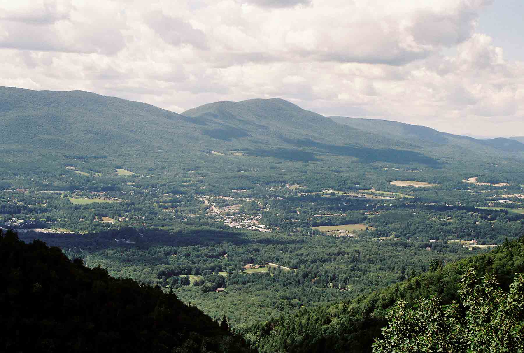 mm 4.9 - View of Manchester and the valley of Vermont from Prospect Rock. Courtesy dlcul@conncoll.edu