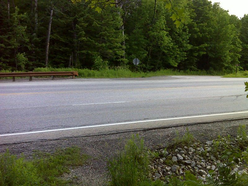 mm 0.0 Crossing of VT 11/30.  The northbound trail goes down the driveway on the right.  This leads to the parking area. GPS N43.2068 W72.9709  Courtesy pjwetzel@gmail.com