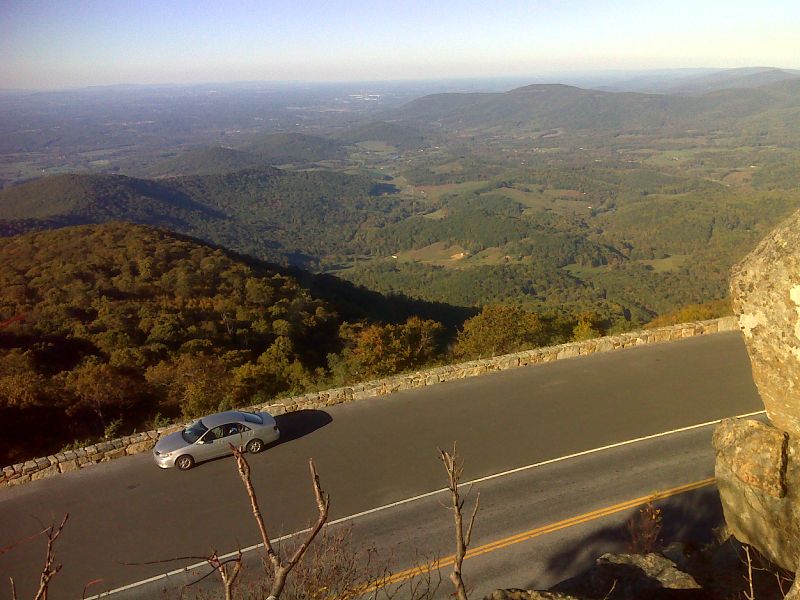 mm 3.3  AT overlooks the Skyline Drive Overlook on Hogback Mountain. GPS N38.7624 W 78.2798  Courtesy pjwetzel@gmail.com